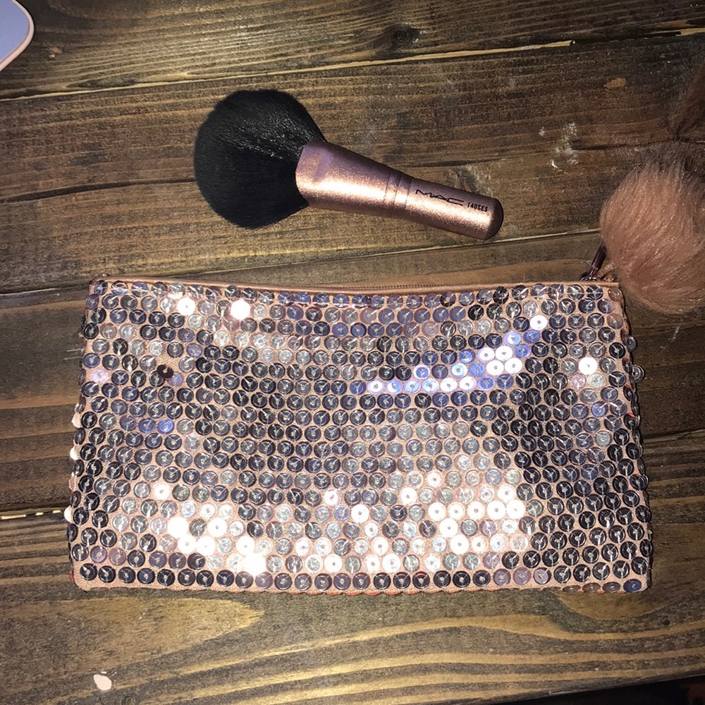 Mac snow makeup bag and brush
